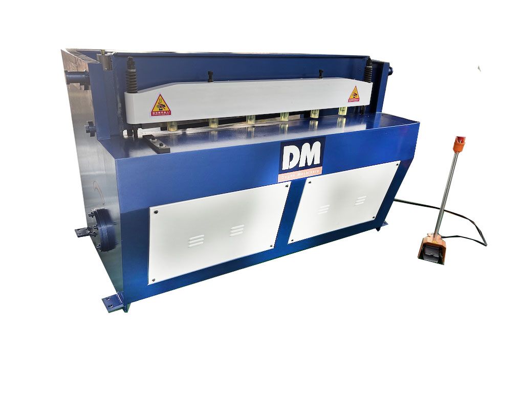 Электромеханическая гильотина Q11-3x1300