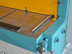 Электромеханические гильотины редукторные ERGM 1520x2,0